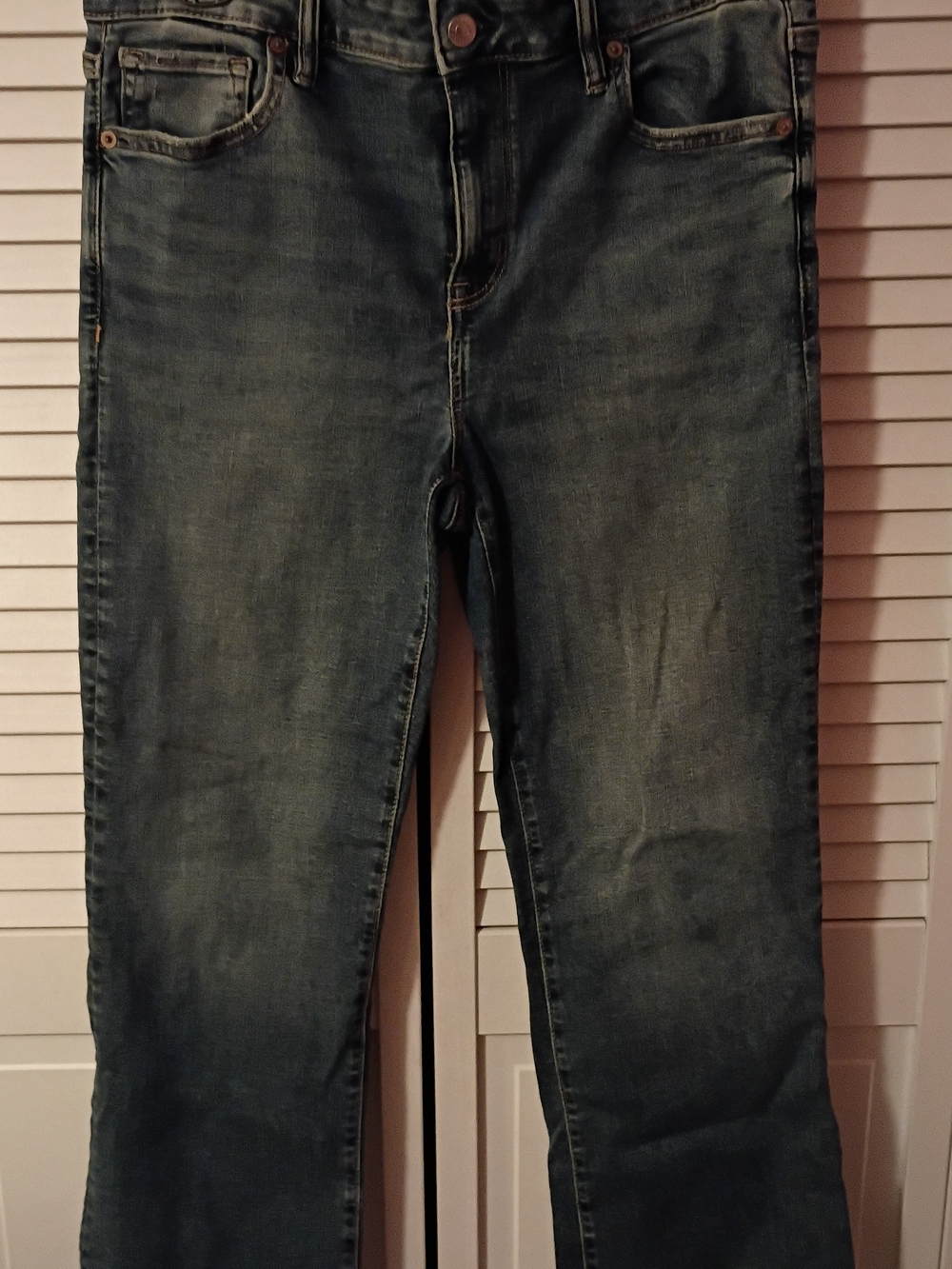 American Eagle Outfitters Women's Faded Blue High-Rise Kick Boot-Crop